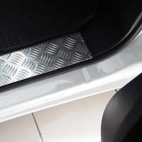 Kryty prahů-ALU přední Citroen JUMPER III -- od roku výroby 2020- (2-dílná sada) Kryty prahů-ALU přední Citroen JUMPER III -- od roku výroby 2020- (2-dílná sada)